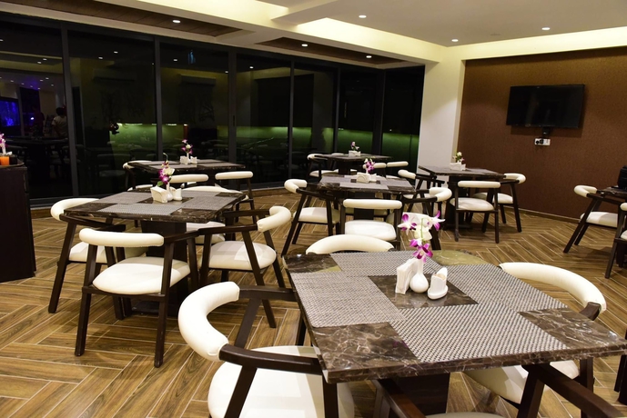 Imagen del bar/restaurante del Hotel The Flora Grand. Foto 5