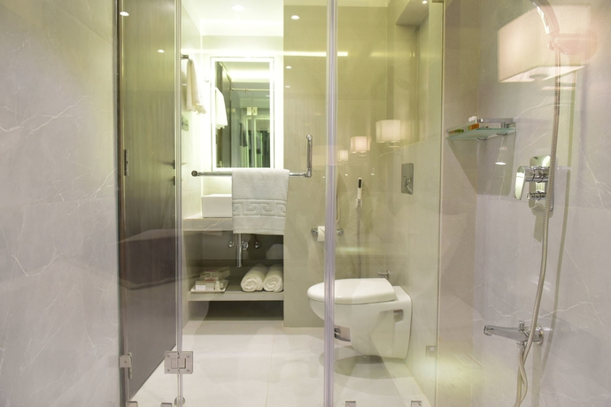 Imagen de la habitación del Hotel The Flora Grand. Foto 11