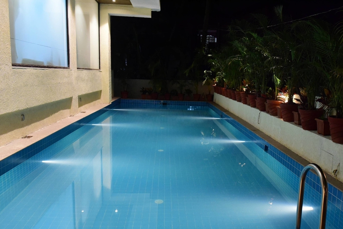 Imagen de la piscina del Hotel The Flora Grand. Foto 19