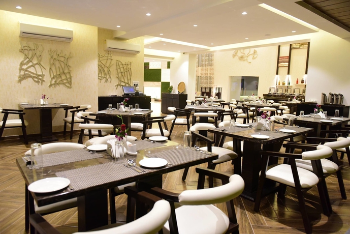 Imagen del bar/restaurante del Hotel The Flora Grand. Foto 7