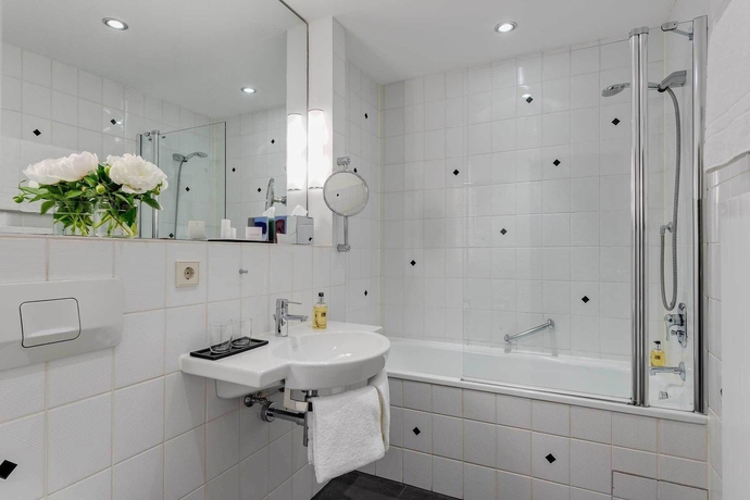 Imagen de la habitación del Hotel The Floris. Foto 16