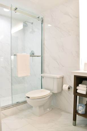 Imagen de la habitación del Hotel The Fontana. Foto 7