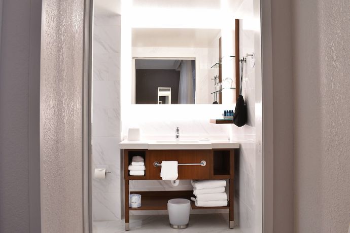 Imagen de la habitación del Hotel The Fontana. Foto 10