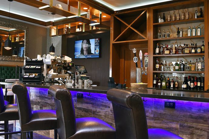 Imagen del bar/restaurante del Hotel The Fontana. Foto 4