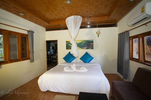 Imagen de la habitación del Hotel The Ford Sunset Beach Resort. Foto 3