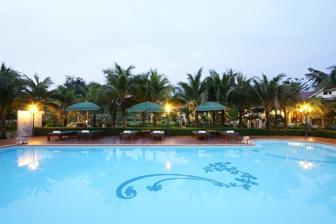 Imagen de la piscina del Hotel The Forest Home Resort. Foto 17