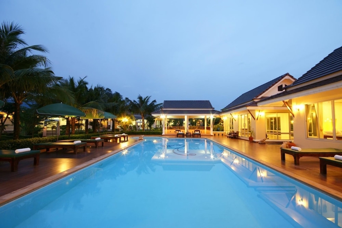 Imagen de la piscina del Hotel The Forest Home Resort. Foto 19