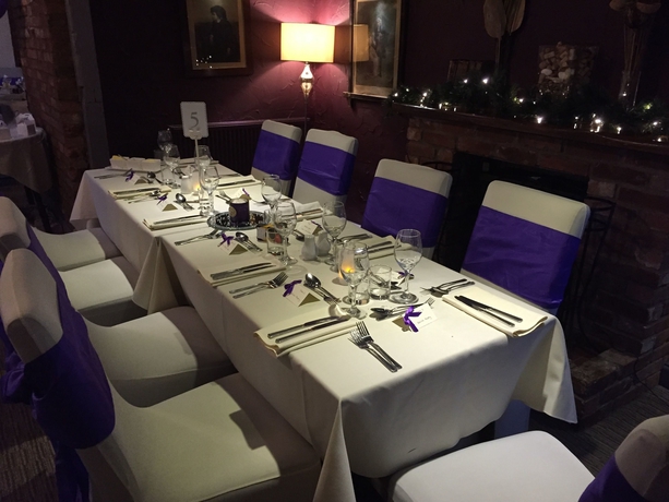 Imagen del bar/restaurante del Hotel The Forest Lodge. Foto 4