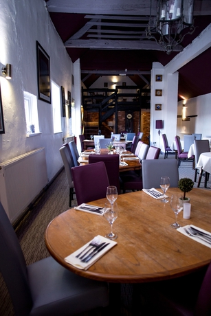 Imagen del bar/restaurante del Hotel The Forest Lodge. Foto 7