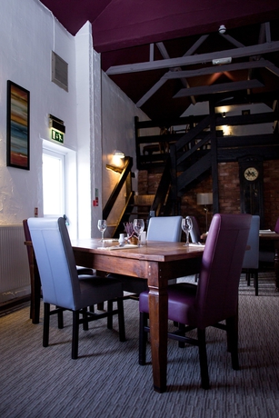 Imagen del bar/restaurante del Hotel The Forest Lodge. Foto 8