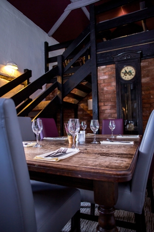 Imagen del bar/restaurante del Hotel The Forest Lodge. Foto 9