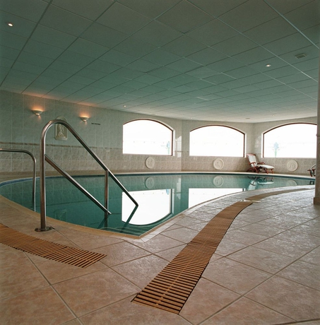 Imagen de la piscina del Hotel The Fort D'Auvergne. Foto 13