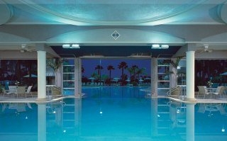 Imagen de la piscina del Hotel The Fountains Resort. Foto 3