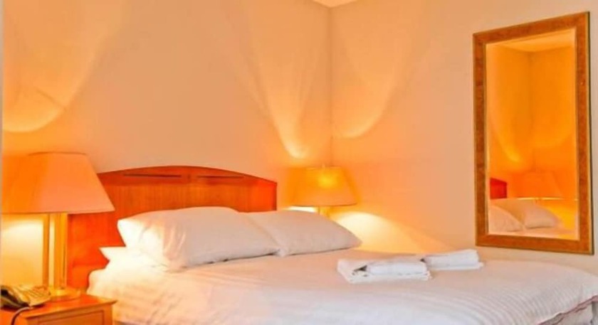 Imagen de la habitación del Hotel The Four Seasons. Foto 12