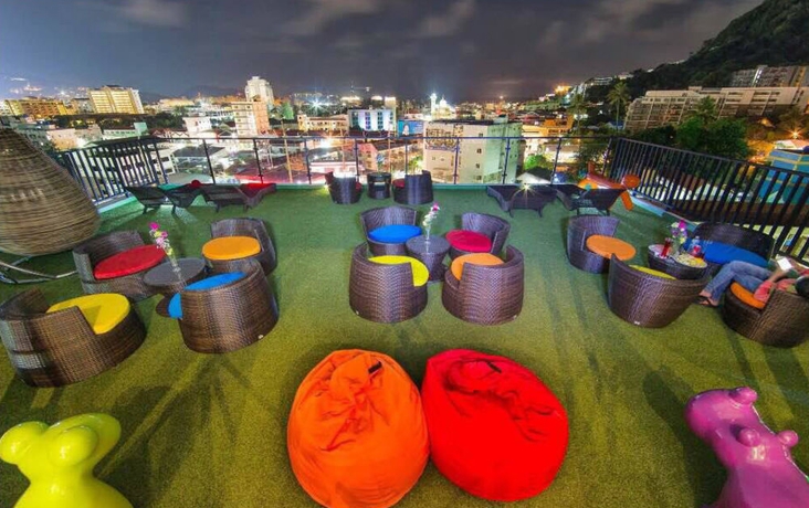 Imagen de los exteriores del Hotel The Frutta Boutique Patong Beach. Foto 11