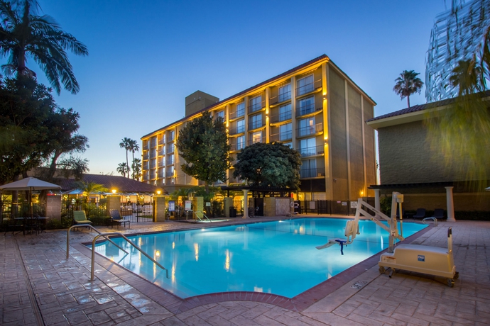 Imagen de la piscina del Hotel The Fullerton Anaheim. Foto 16