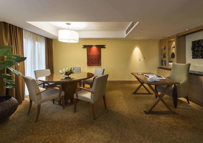 Imagen de la habitación del Hotel The Fullerton Singapore. Foto 17