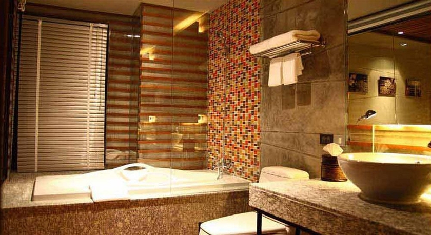 Imagen de la habitación del Hotel The Fusion Suites. Foto 5