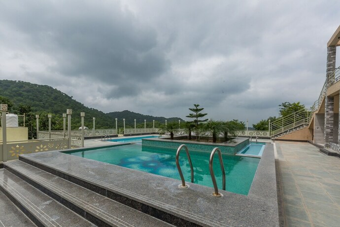 Imagen de la piscina del Hotel The G Mount Valley Resort and Spa. Foto 26