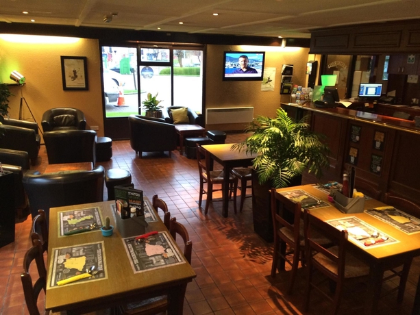 Imagen del bar/restaurante del Hotel The Galleon, Part of AG Collection. Foto 7