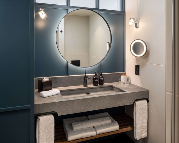 Imagen de la habitación del Hotel The Gantry London, Curio Collection by Hilton. Foto 9