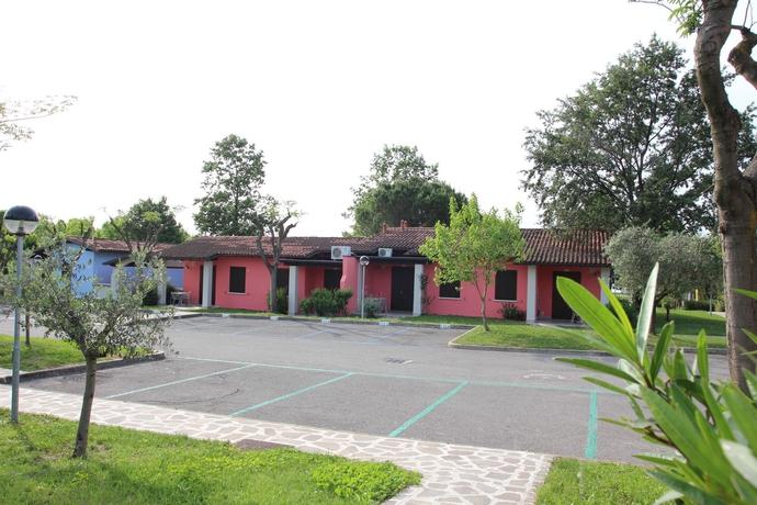 Imagen de los exteriores del Hotel The Garda Village. Foto 2