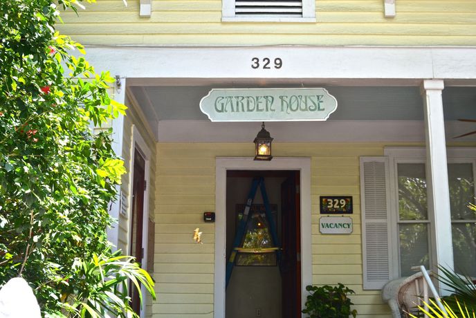 Imagen de los exteriores del Hotel The Garden House. Foto 15