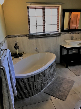 Imagen de la habitación del Hotel The Garden Venue. Foto 16