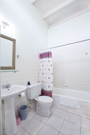 Imagen de la habitación del Hotel The Gardens. Foto 11