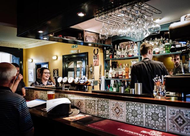 Imagen del bar/restaurante del Hotel The Garret. Foto 2