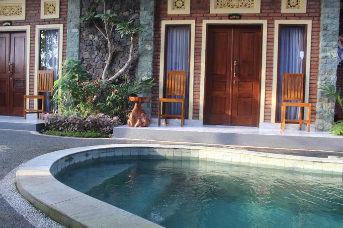 Imagen de la piscina del Hotel The Garuda and Restaurant. Foto 16