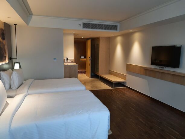 Imagen de la habitación del Hotel The Gaurs Sarovar Premiere. Foto 18