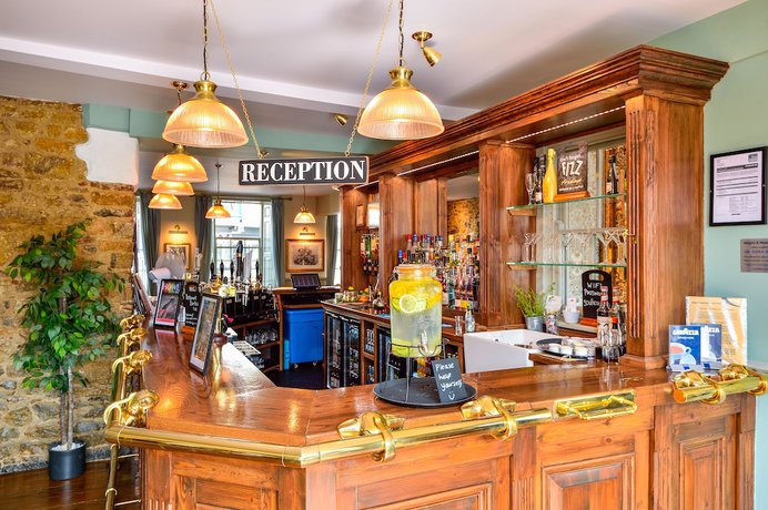 Imagen de los interiores del Hotel The George, Axminster. Foto 20