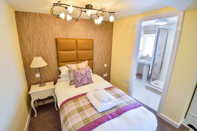 Imagen de la habitación del Hotel The George, Axminster. Foto 12