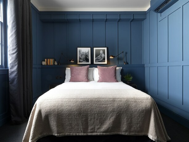 Imagen de la habitación del Hotel The George, Cheltenham. Foto 19