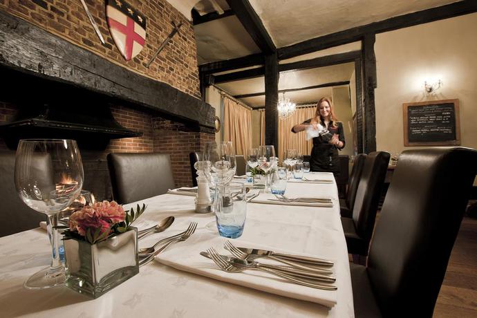 Imagen del bar/restaurante del Hotel The George, Cranbrook. Foto 3