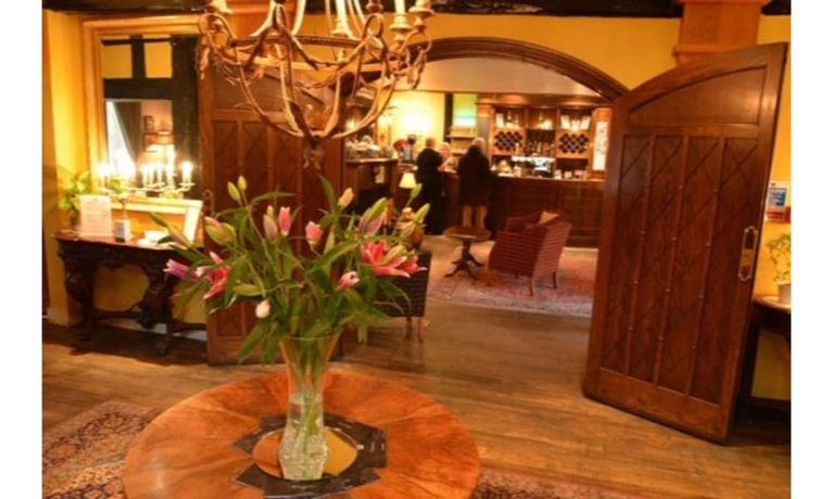 Imagen del bar/restaurante del Hotel The George Of Colchester. Foto 2
