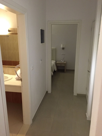 Imagen de los interiores del Hotel The George, Plati Gialos. Foto 14