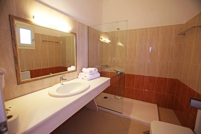 Imagen de la habitación del Hotel The George, Plati Gialos. Foto 7