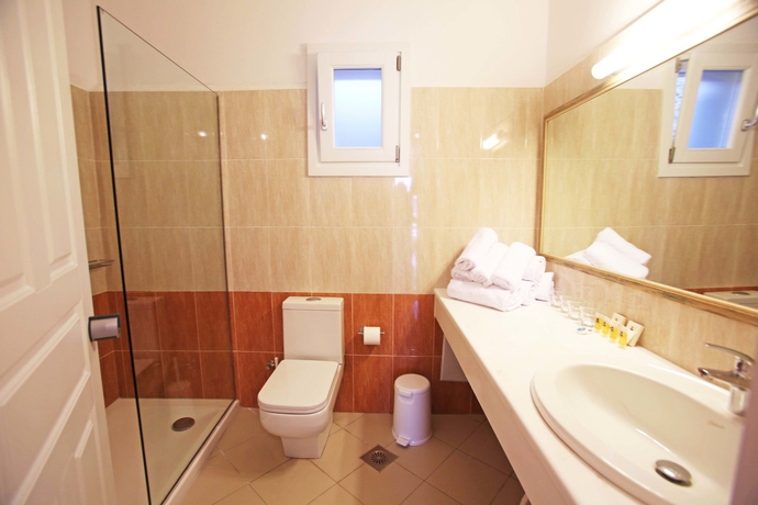 Imagen de la habitación del Hotel The George, Plati Gialos. Foto 8