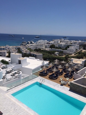 Imagen de la piscina del Hotel The George, Plati Gialos. Foto 16