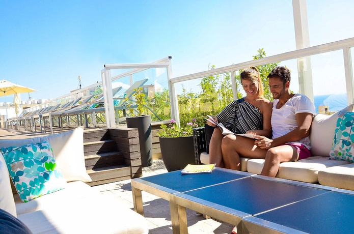 Imagen de los exteriores del Hotel The George, St. Julians. Foto 10