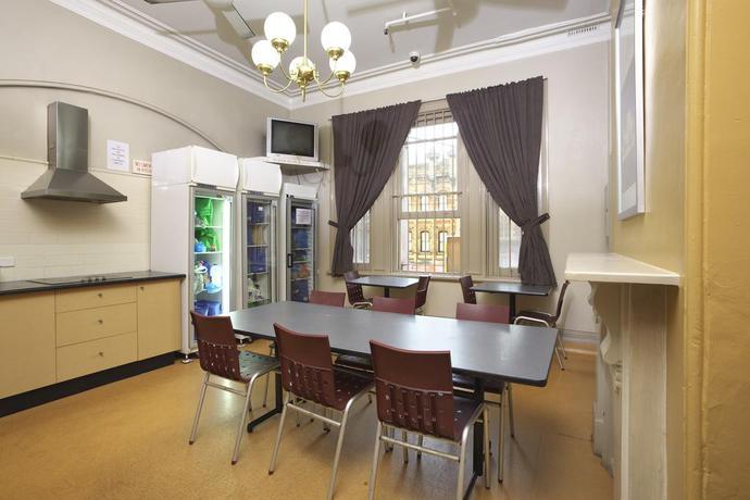 Imagen del bar/restaurante del Hotel The George Sydney - Hostel. Foto 5