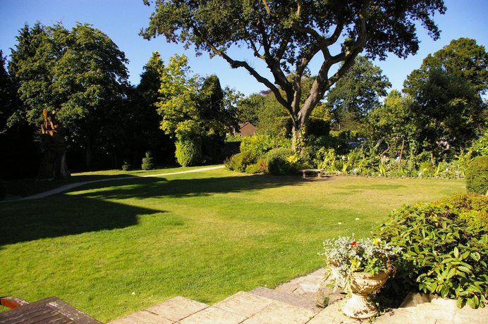 Imagen de los exteriores del Hotel The Georgian, Haslemere, Surrey. Foto 16