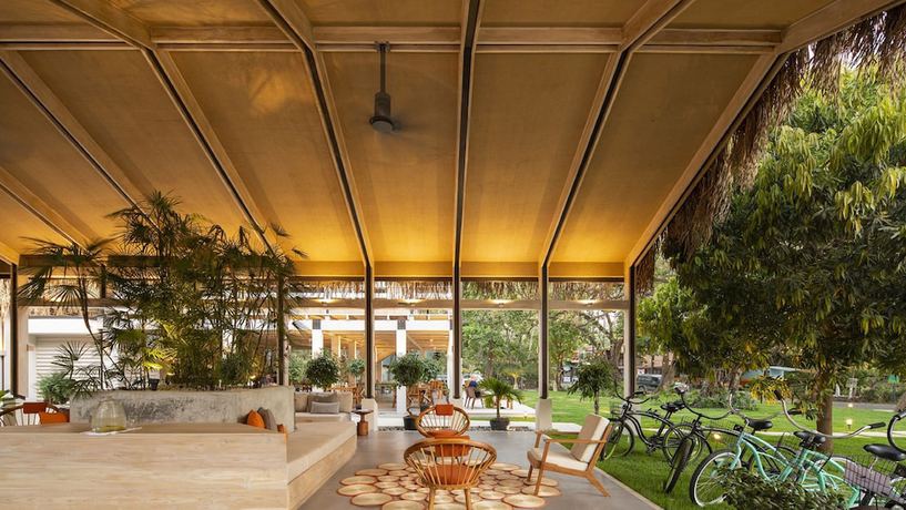 Imagen de los interiores del Hotel The Gilded Iguana Surf. Foto 19