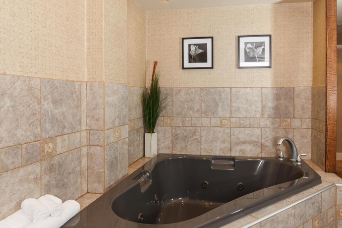 Imagen de la habitación del Hotel The Glenmore Inn and Convention Centre. Foto 2