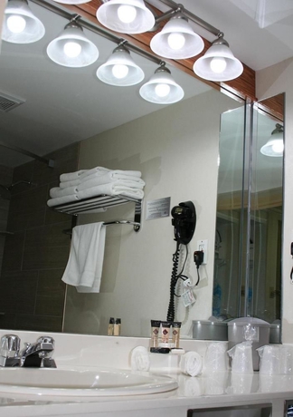 Imagen de la habitación del Hotel The Glenmore Inn and Convention Centre. Foto 3