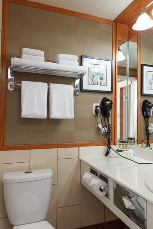 Imagen de la habitación del Hotel The Glenmore Inn and Convention Centre. Foto 4