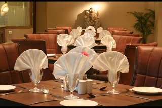 Imagen del bar/restaurante del Hotel The Glitz Goa. Foto 7