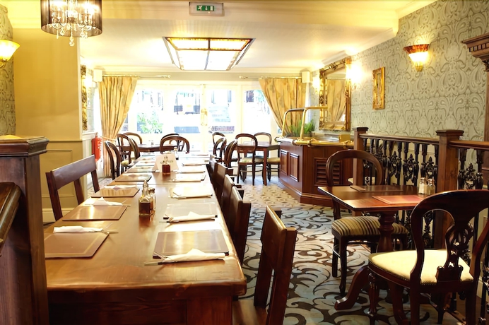 Imagen del bar/restaurante del Hotel The Globe And Crown. Foto 3